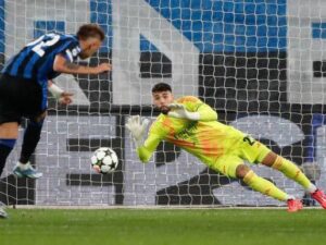 David Raya in action against Atalanta